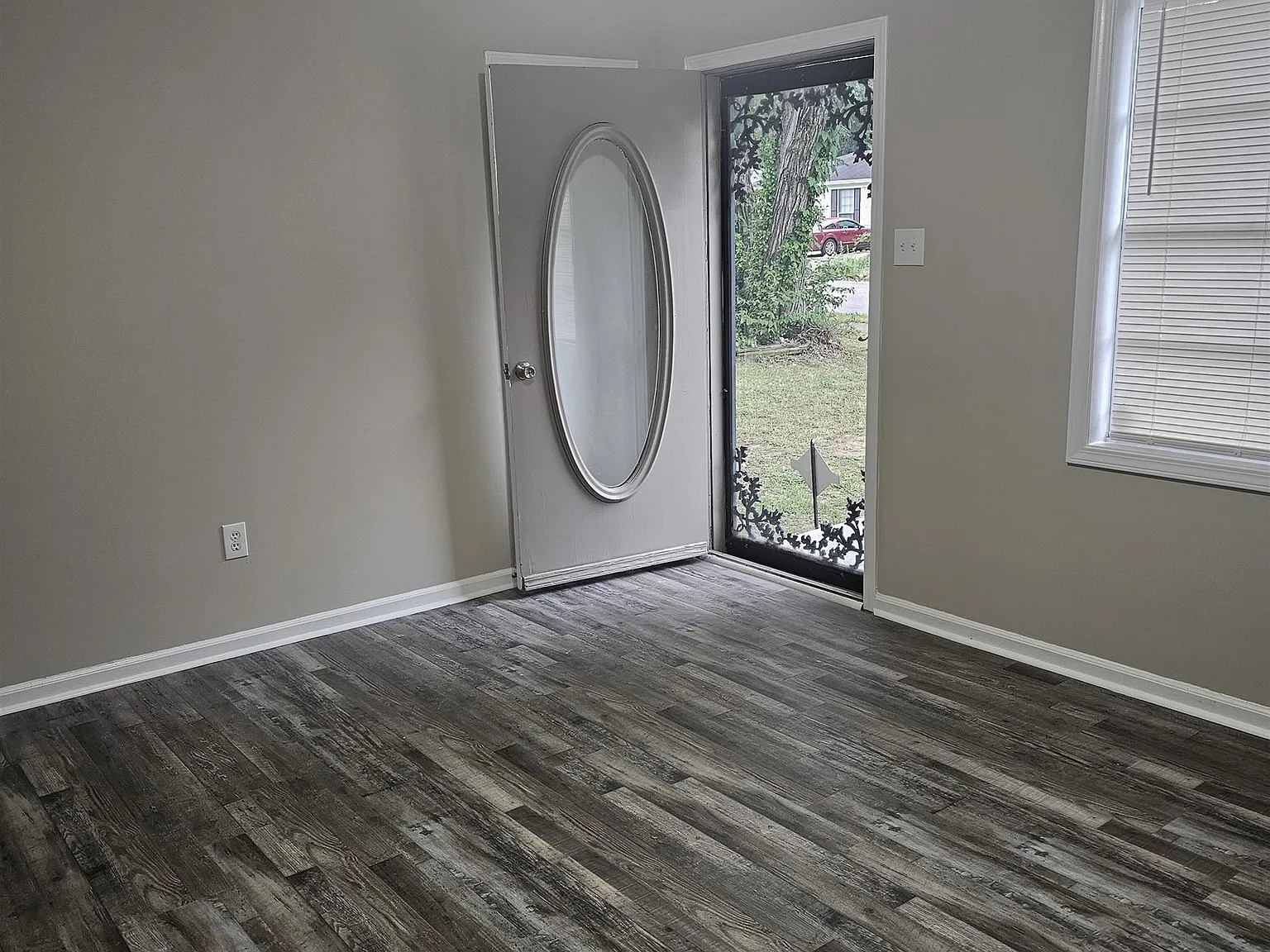 3 bed, 2.0 bath, 1085 sqft, $1,295 — Photo 4