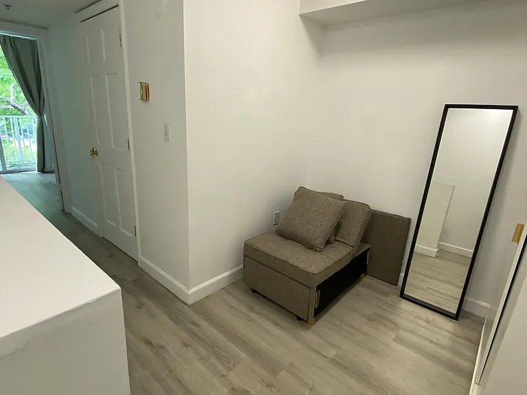 418 SW 10th St #2 — Photo 3