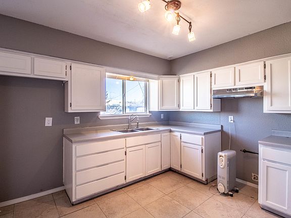 4th image of 3508 Sierra Vista Dr