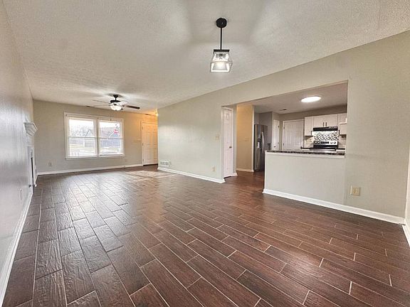 4th image of 406 Sweetbay Ct