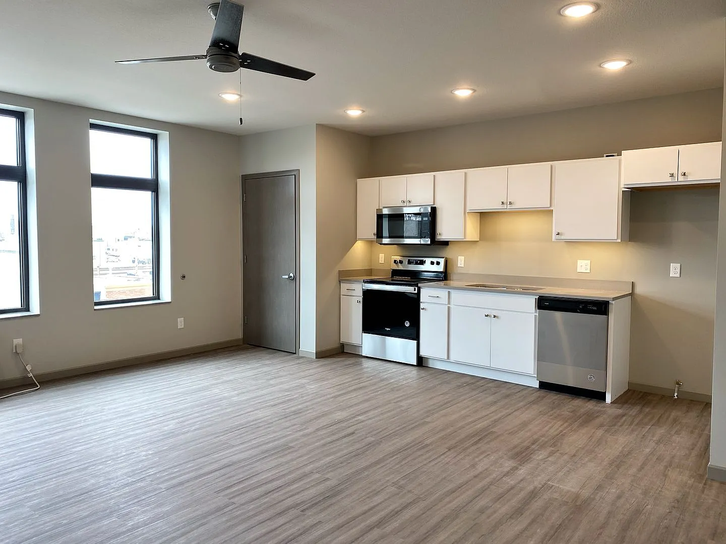 Skyway Property Holdings, LLC - (Studio 5) — Photo 3