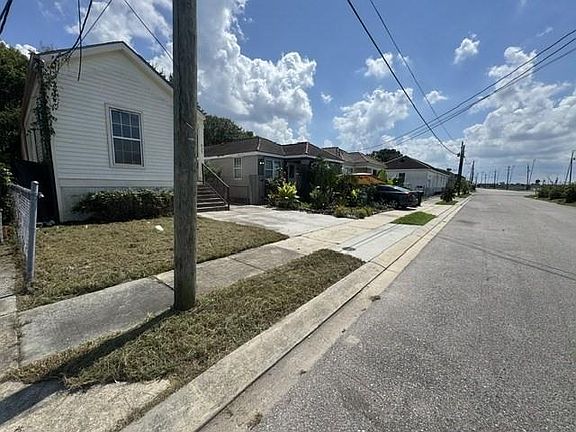 2nd image of 627 Gordon St