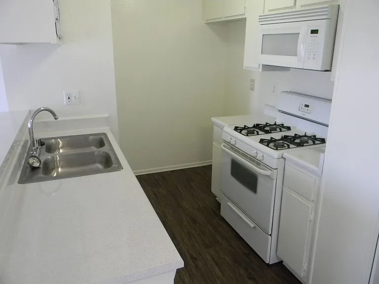 14543 Burbank Blvd — Photo 27