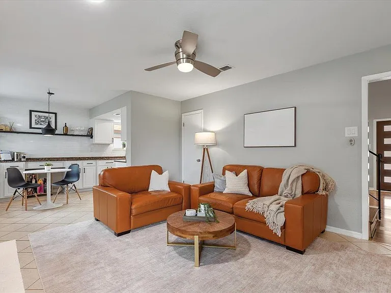 208 Skyloop Dr — Photo 8