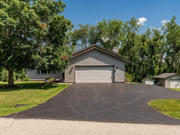 7812 Rhonda Dr, Roscoe, IL 61073