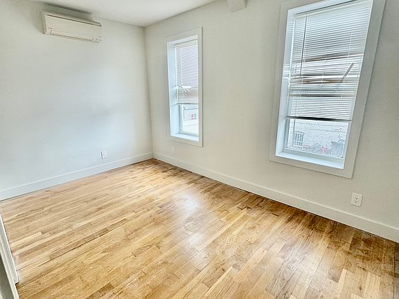 5th image of 42 Southgate Ct #2B