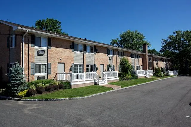 Fairfield Court — Photo 13