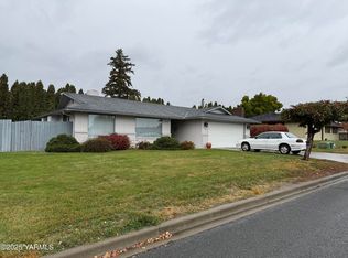 1208 S 39th Ave, Yakima, WA 98902