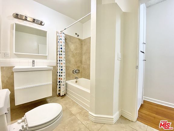 3rd image of 3840 Ingraham St #106A