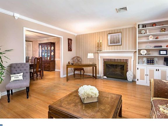 4th image of 733 Clyde Cir
