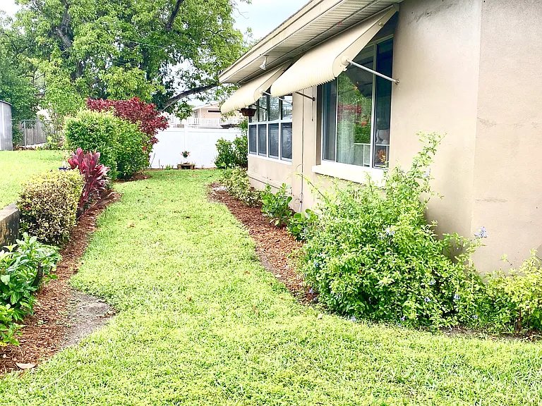 148 Overbrook Dr E — Photo 30
