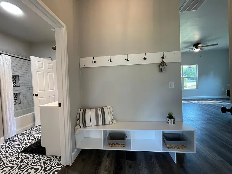 1317 E Broadway St — Photo 16