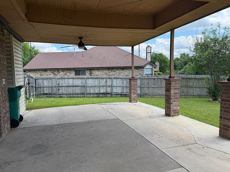 2208 Illinois Dr — Photo 22