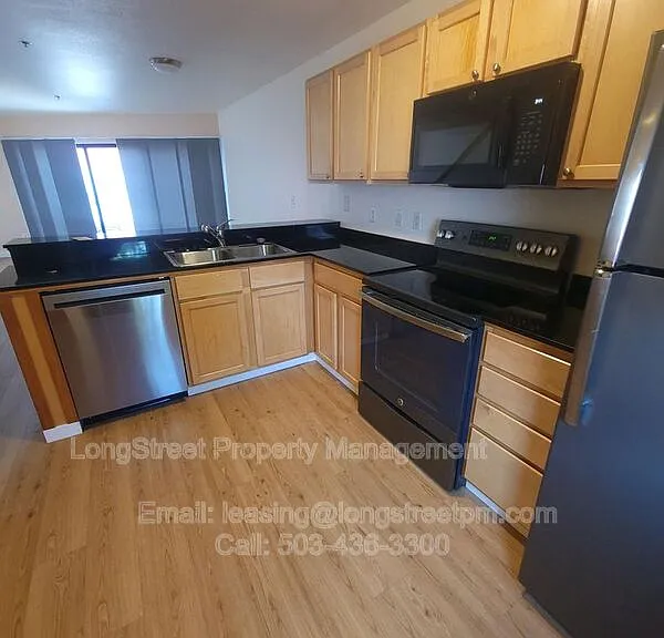 930 NW Naito Pkwy #K9 — Photo 4