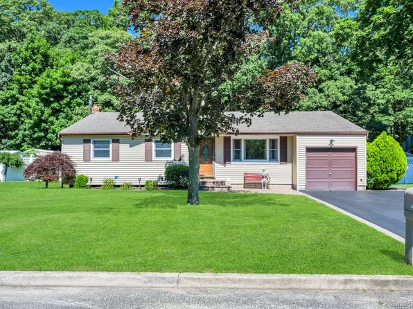 25 Walter Drive, Nesconset, NY 11767