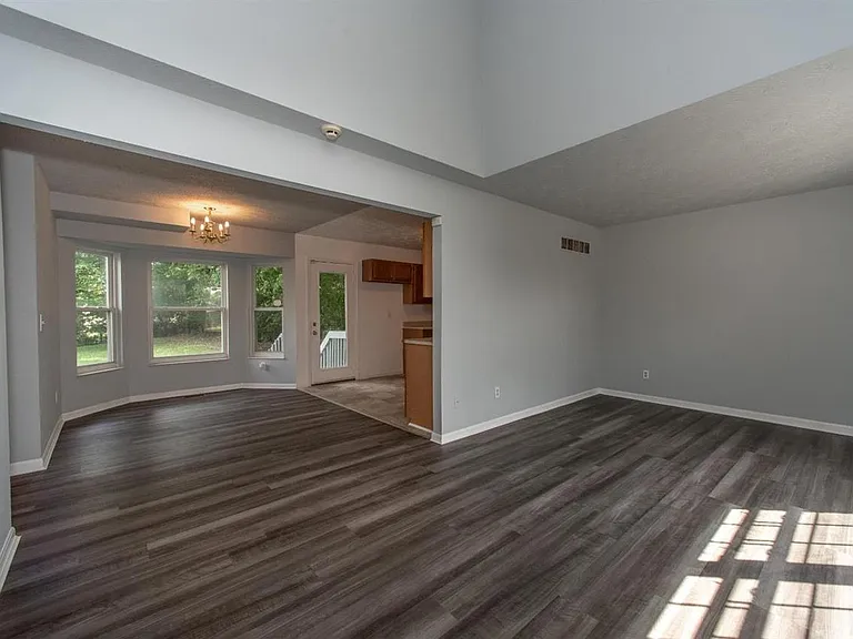 824 Neeb Rd — Photo 3