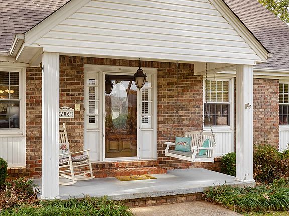 3rd image of 206 Robinhood Dr