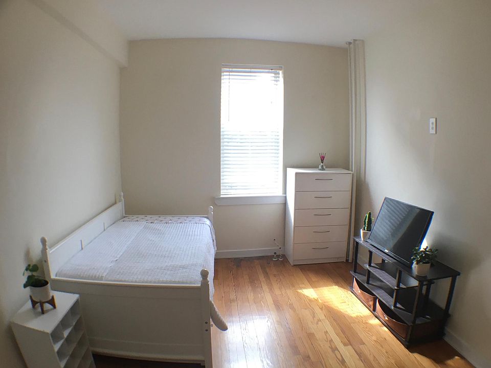 2nd image of 6001 Boulevard E