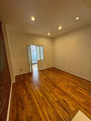 Rented by KNOCKKNOCK LLC | media 27