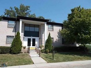 30050 Wildbrook Dr, Southfield, MI 48034