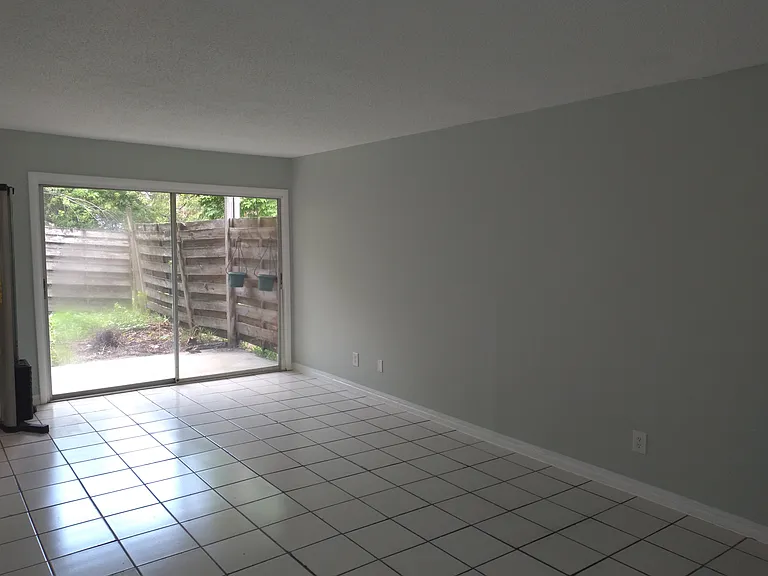 1155 Longfellow Rd — Photo 4