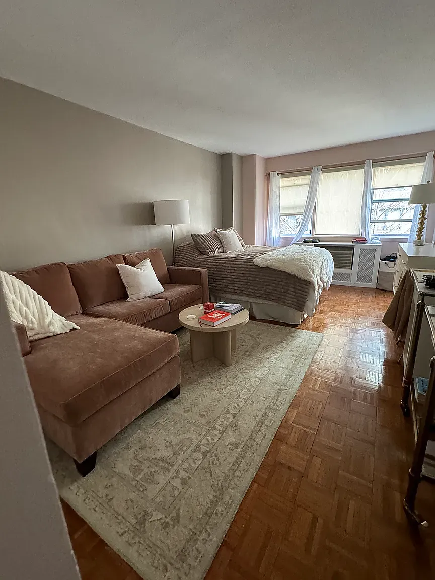 245 East 35th Street — Photo 1