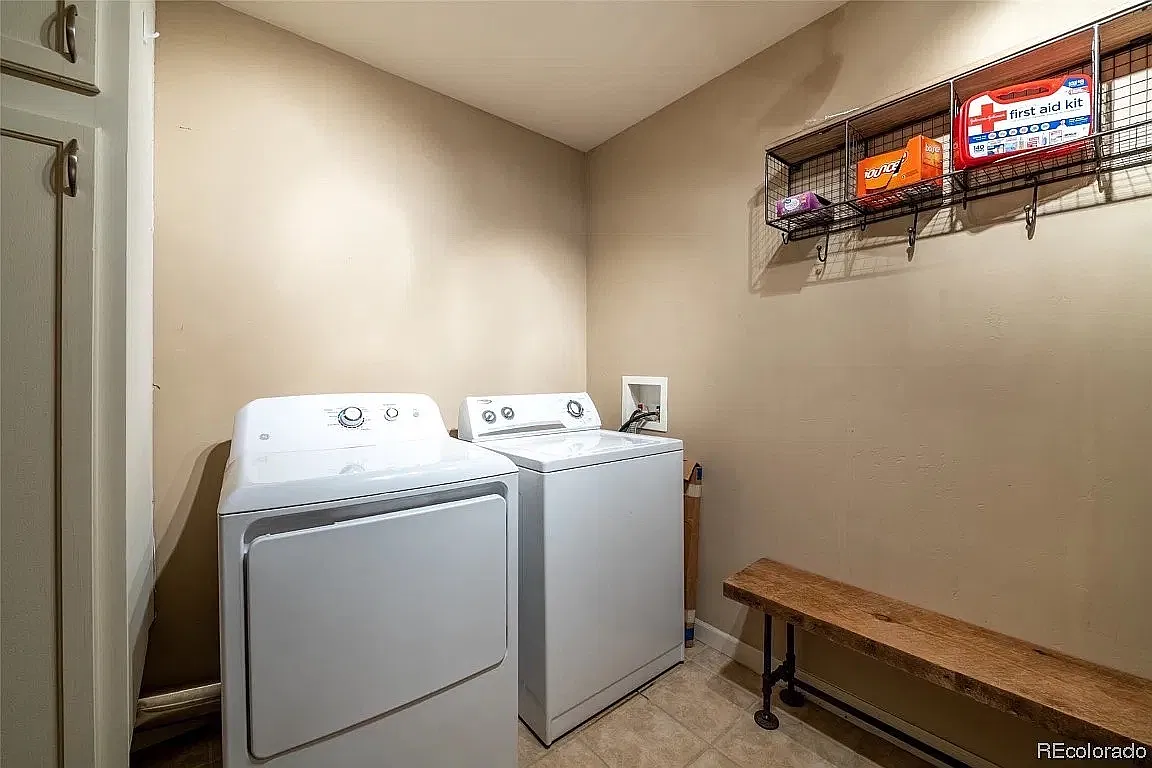 2 bed, 1060 sqft, $3,500 — Photo 2