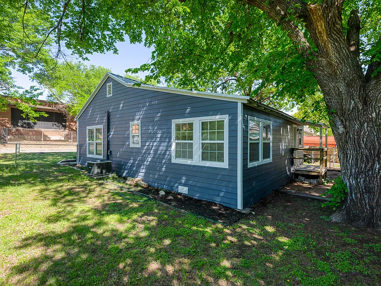 408 Bryan St — Photo 25
