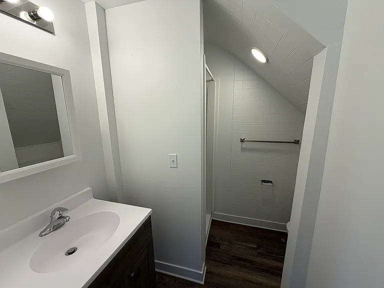 314 S Lake St #B — Photo 7