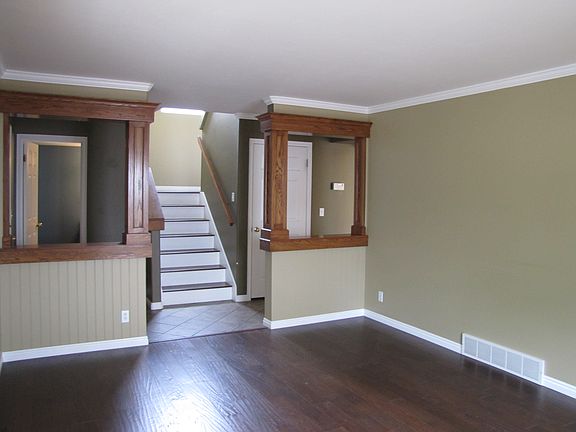 4th image of 1604 N Durocher Ln