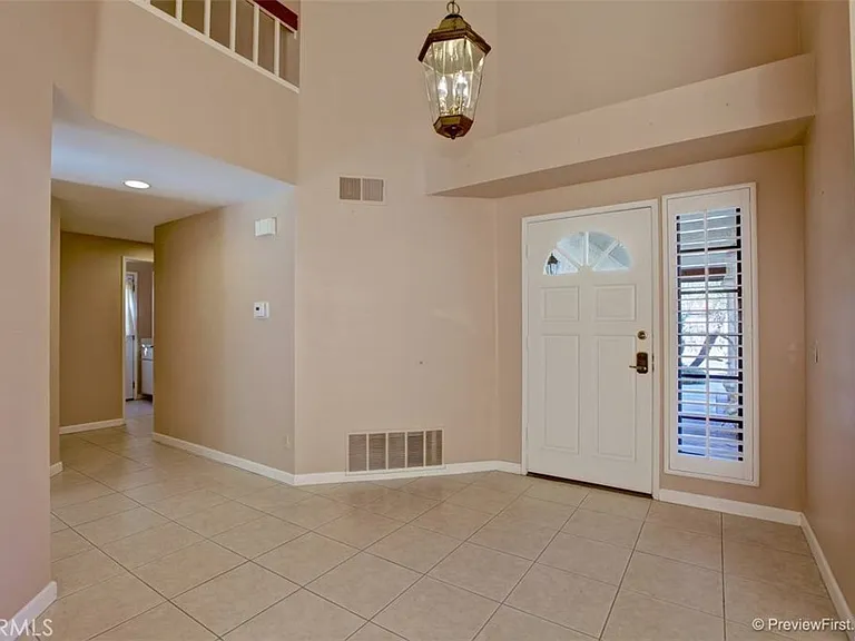 12 Woodlawn — Photo 4