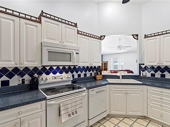 4th image of 5019 Barcelona Ave