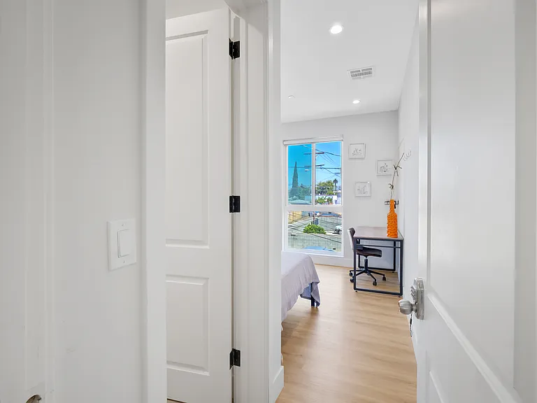 3105 S Normandie Ave #B2 — Photo 19