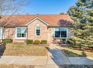 278 Countryside Ct, Highland, MI 48357