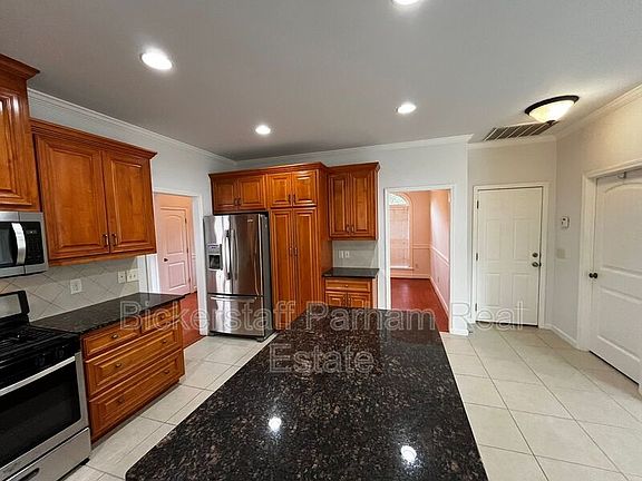 3rd image of 7013 Imperial Way