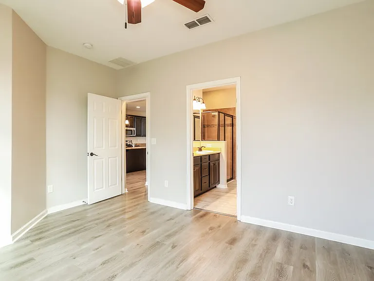 3041 Holly Grove Ln — Photo 10