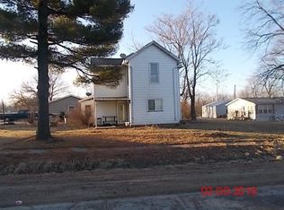2901 Water St, Columbus City, IA 52737