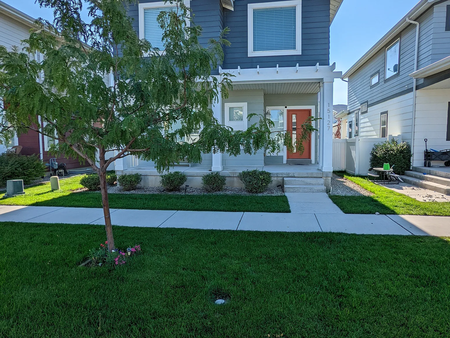 3 bed, 2736 sqft, $2,600 — Photo 2