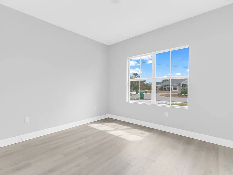 Builder provided photos - actual layout is reversed. Specific finishes may vary.