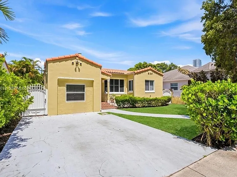 155 SW 28th Rd — Photo 32