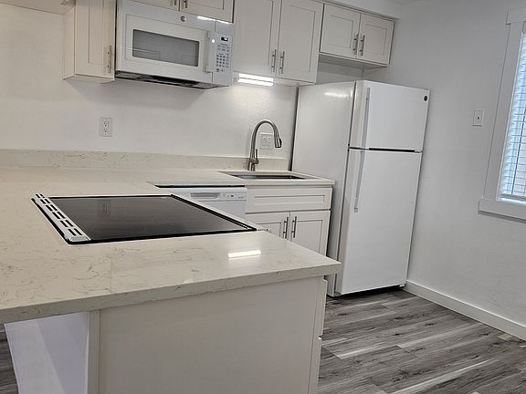3rd image of 3317 River Rd N