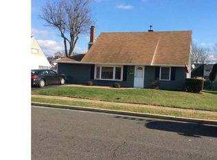 18 Crystal Pl, Levittown, PA 19057