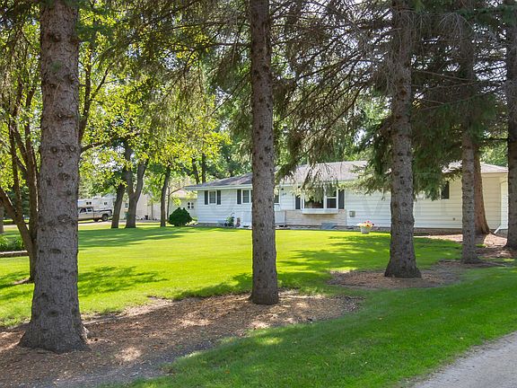 4th image of 1010 Sheyenne St