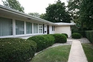 2208 Combes St photo 1