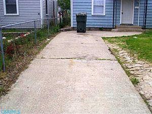 3rd image of 2375 Grasmere Ave