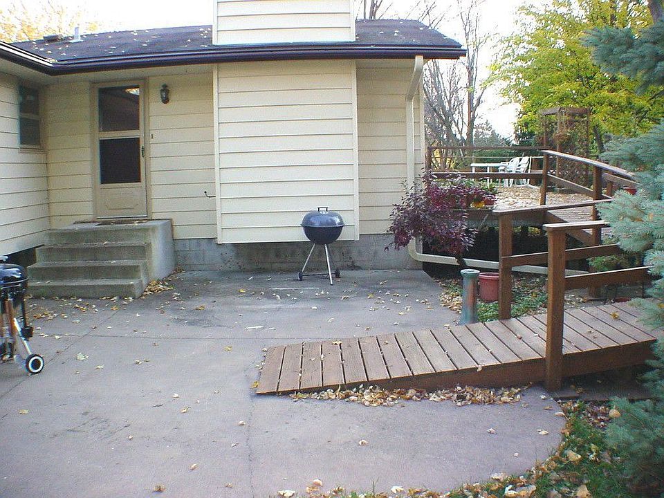 2nd image of 3451 Churchill St N