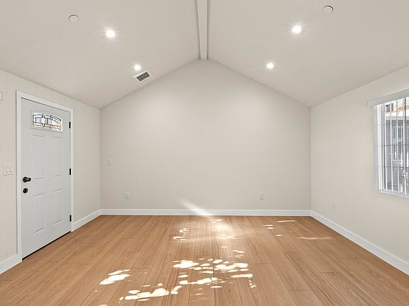 4th image of 6516 Beck Ave #1/2