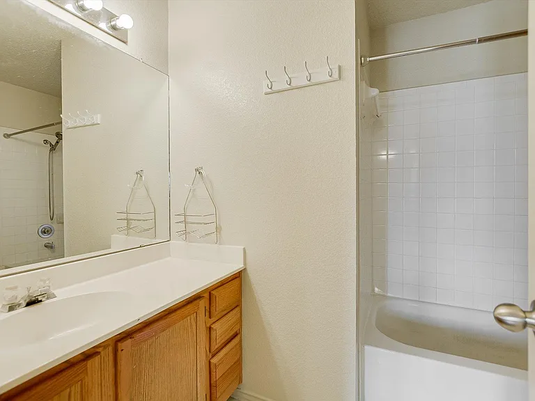 13917 Maricella Ln — Photo 15