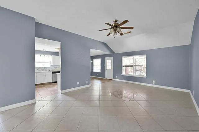 6715 Dillon Dr — Photo 9