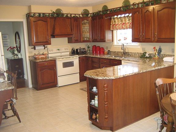 5th image of 102 Carriage Ln